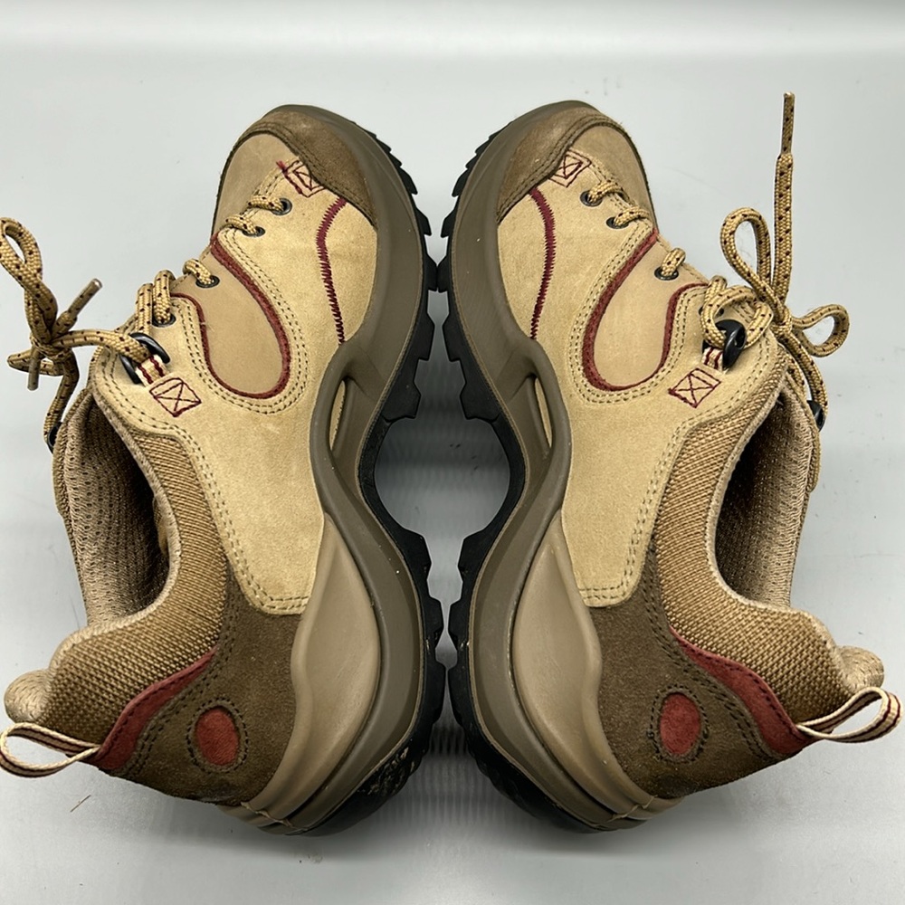 Lowa Tempest Hiking Shoes like new condition - Picture 5 of 8